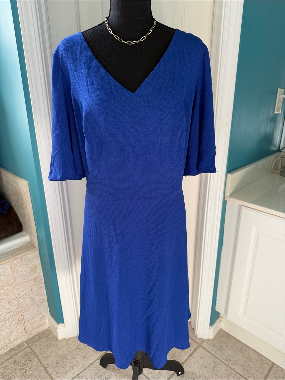 Sophisticated London Times V-Neck Midi Dress in Royal Blue